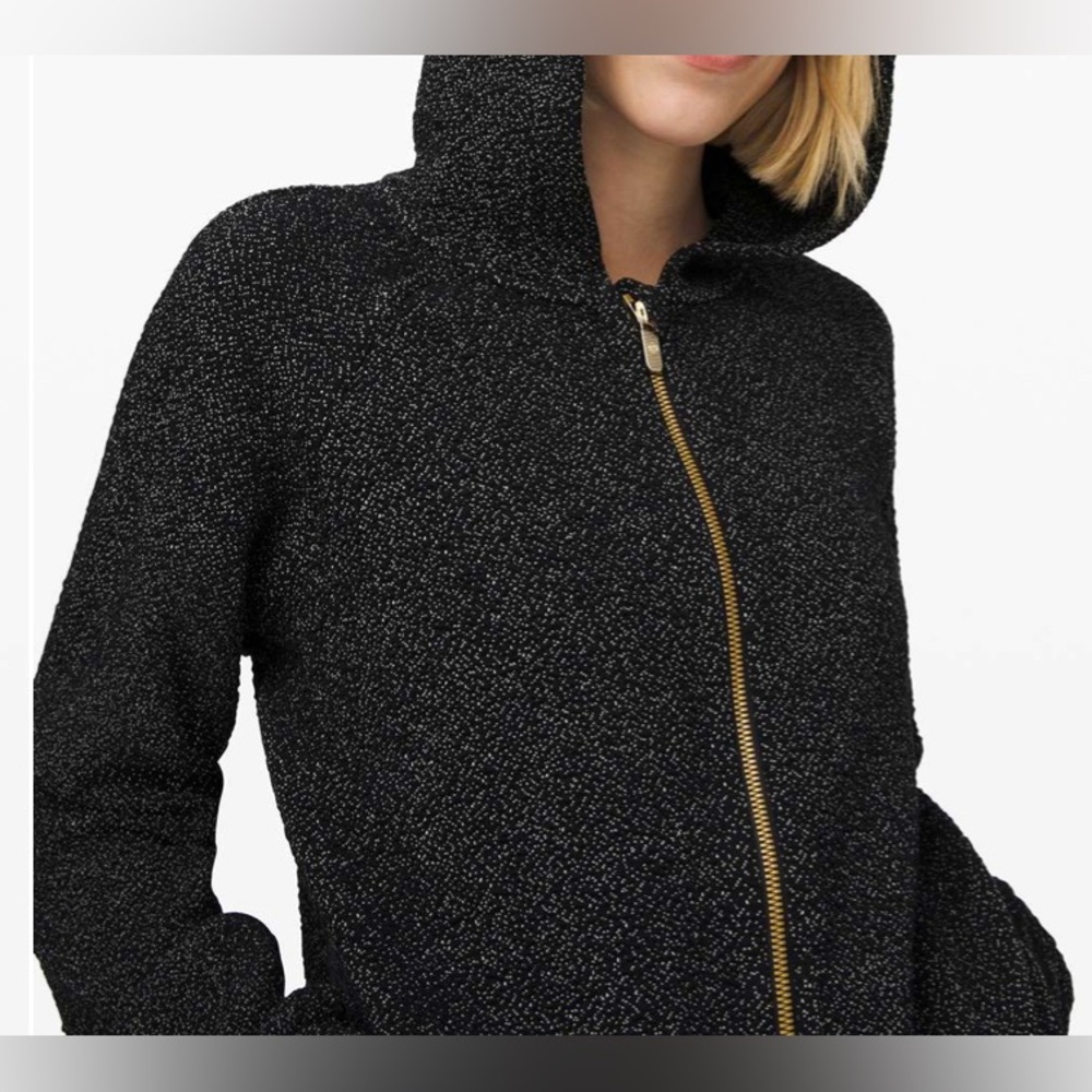 #95 Lululemon Pave New Ways Full-Zip
Black / White Sz XL. (Gold hardware)
